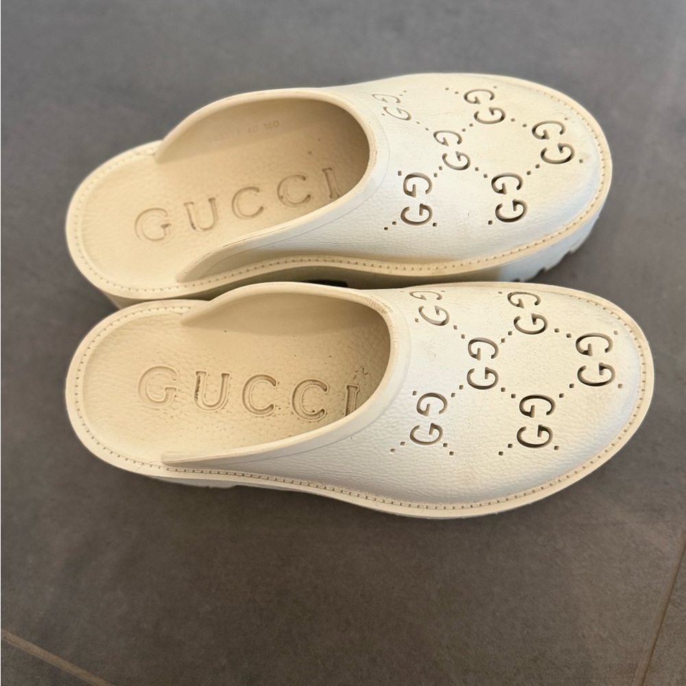 Gucci Cream cut out monogram Perforated Logo Clogs size 40